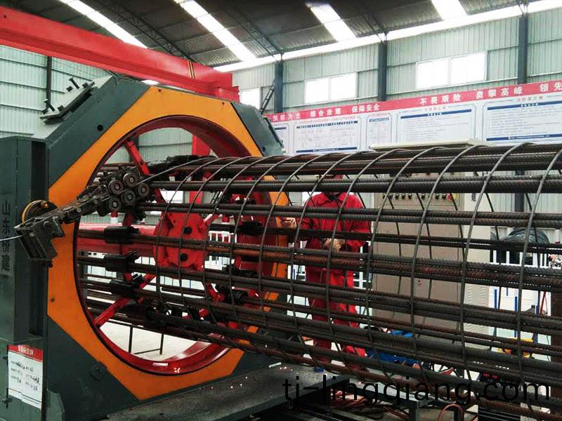 數(shu)控(kong)鋼筋籠(long)滾銲(han)機08