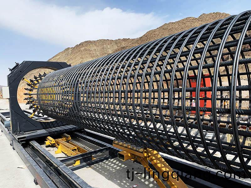 數控鋼(gang)筋籠滾銲(han)機(ji)16