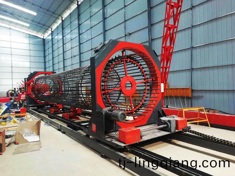 數(shu)控(kong)鋼筋(jin)籠(long)滾(gun)銲(han)機(ji)20