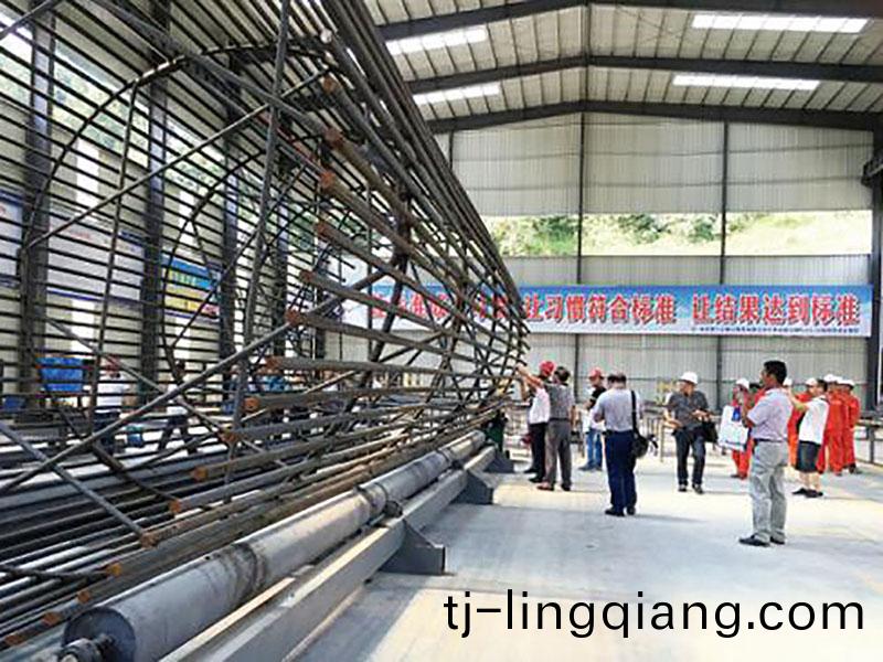 數控鋼(gang)筋籠(long)繞(rao)筋機(ji)