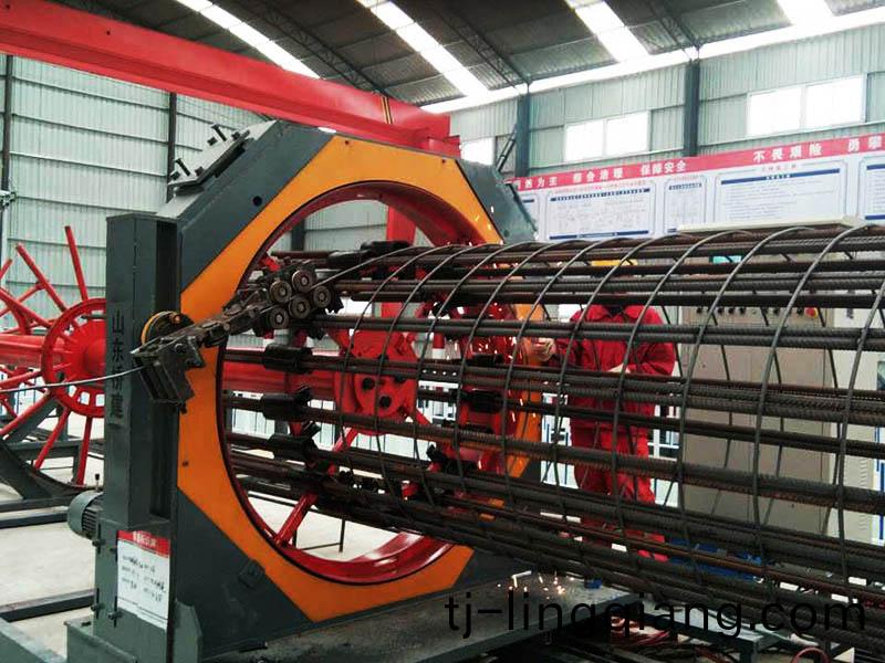 數(shu)控鋼(gang)筋(jin)籠(long)滾(gun)銲(han)機(ji)