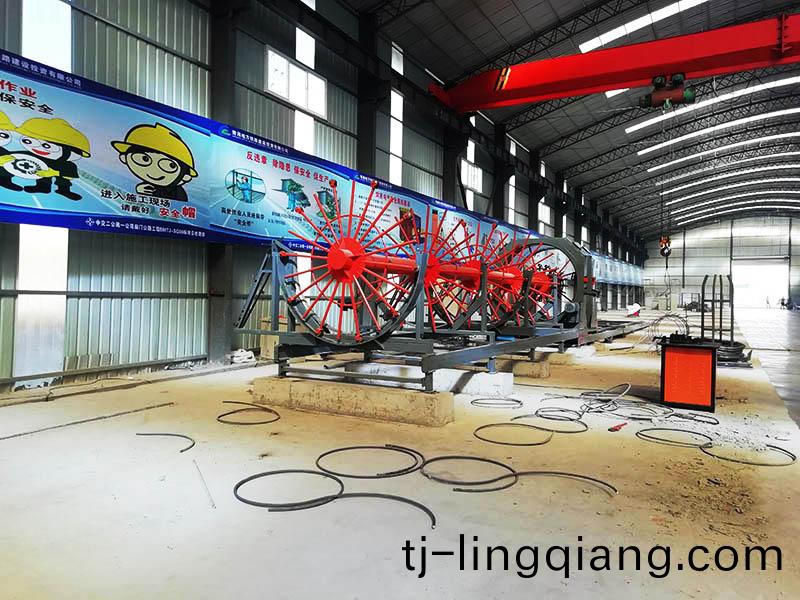 數控鋼(gang)筋(jin)籠(long)滾(gun)銲(han)機(ji)